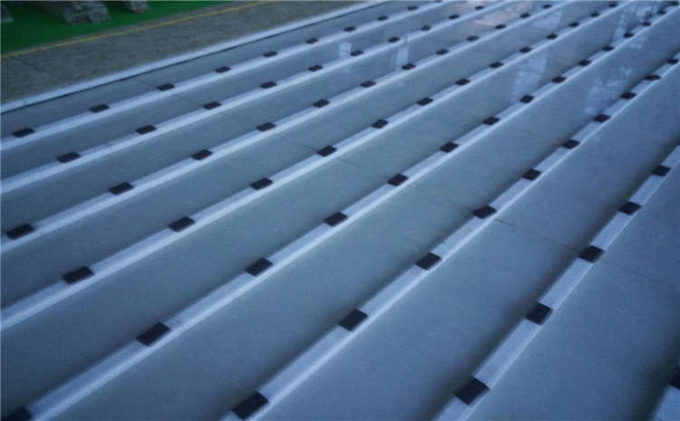 學(xué)校運(yùn)動(dòng)籃球地板怎么維修？