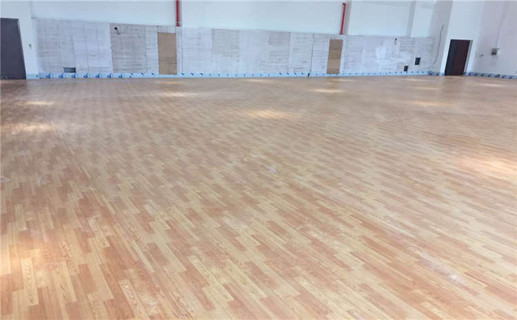 22厚羽毛球館木地板怎么翻新