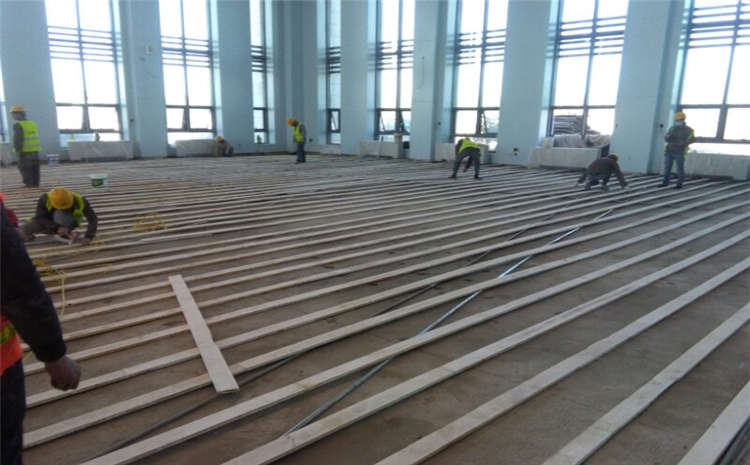 楓樺木體育運動地板哪個牌子好？