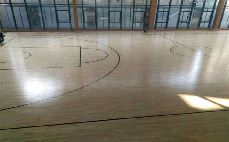 專業的籃球館木地板多少錢一平米?