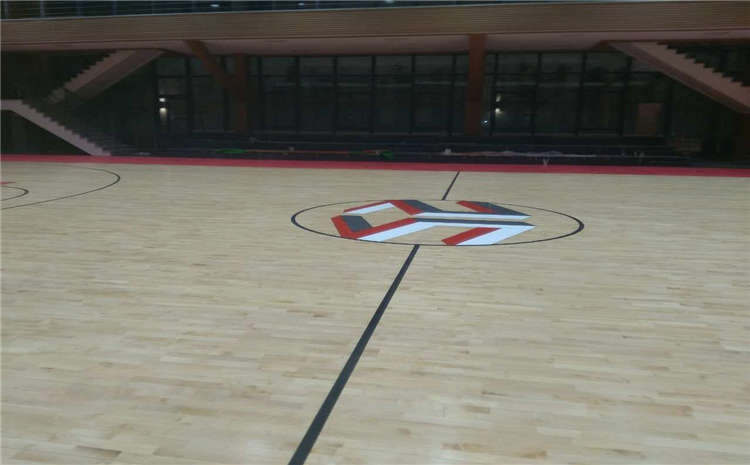 學(xué)校風(fēng)雨操場(chǎng)地板怎么保養(yǎng)？