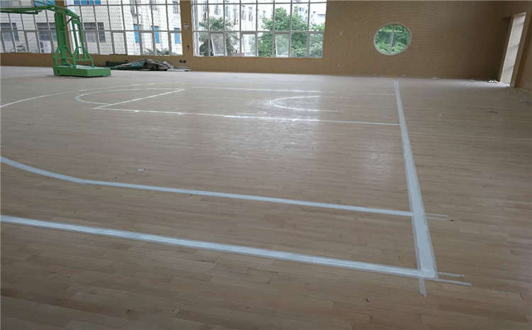 松木運動體育地板造價是的多少？