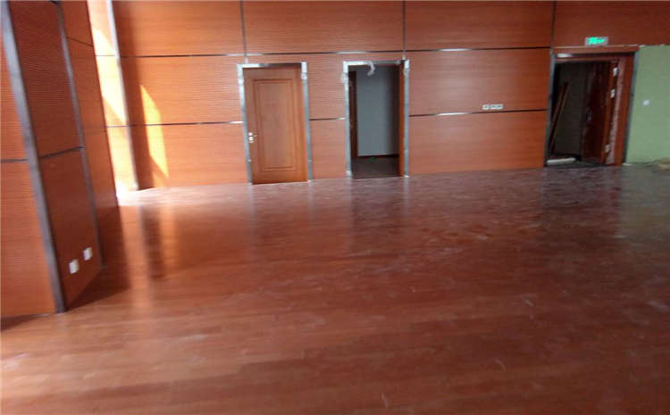 20厚籃球場(chǎng)地木地板主輔龍骨結(jié)構(gòu)