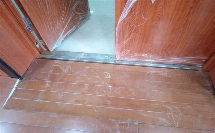 學校乒乓球館木地板**是多少錢？