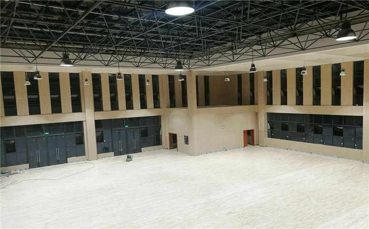 五角楓風(fēng)雨操場(chǎng)運(yùn)動(dòng)地板怎么翻新？