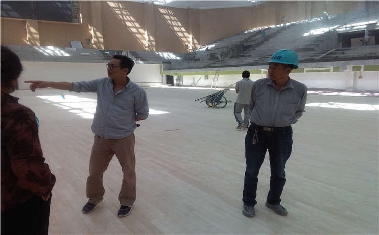 柞木風(fēng)雨操場運(yùn)動(dòng)地板怎么翻新？