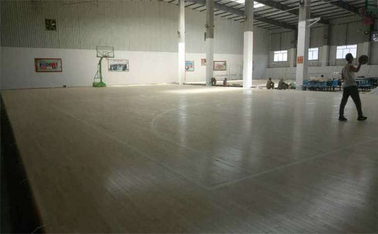 柞木體育館實木地板價格是多少錢?