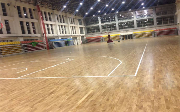 楓木風雨操場運動地板怎么翻新？