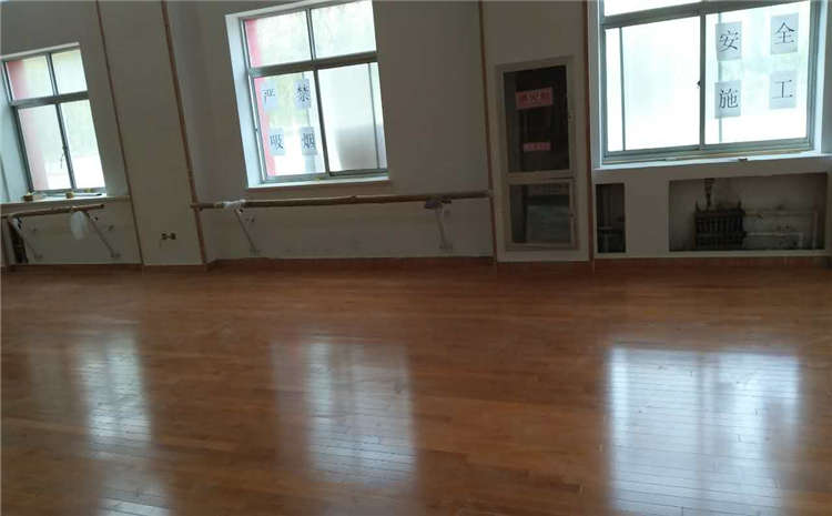 橡膠木籃球場實木地板廠家去哪找?