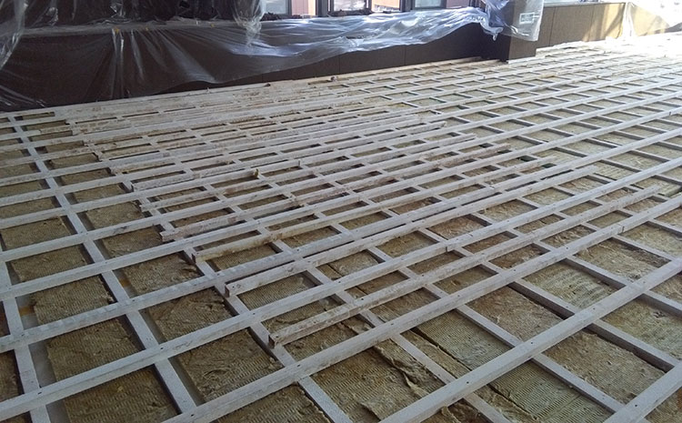 學校排球館木地板怎么保養?