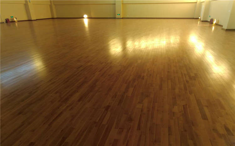 學(xué)校舞臺(tái)木地板哪個(gè)品牌好？