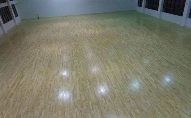 俄勒岡松籃球場地木地板怎么維修？