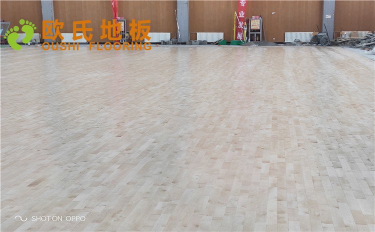 西寧市世紀職業技術學校籃球訓練館木地板圖片