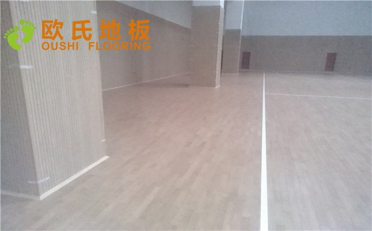 青島市黃島區濱海街道中心小學體育館木地板圖片